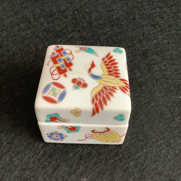 Vintage Japanese kutani porcelain small box. - Picture 3 of 9